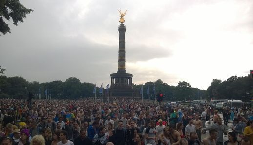 Csd Berlin 2021 Party / Politische Demo Statt Sektgetrankter Party Zug Wie Die Christopher Street Day Demo In Berlin Am 24 Juli Aussehen Soll Rbbkultur