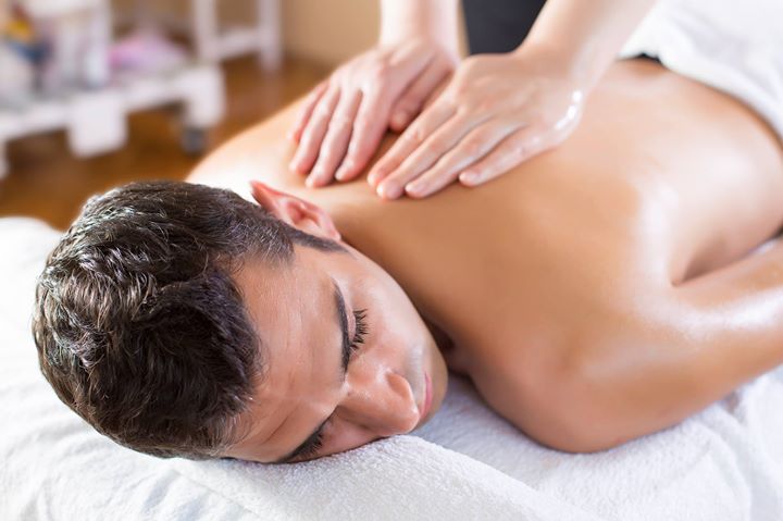 Sie sucht ihn massage