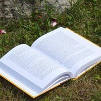 Център за книгата logo