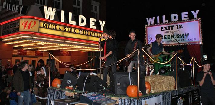 edwardsville-halloween-parade-at-recess-brewing-edwardsville