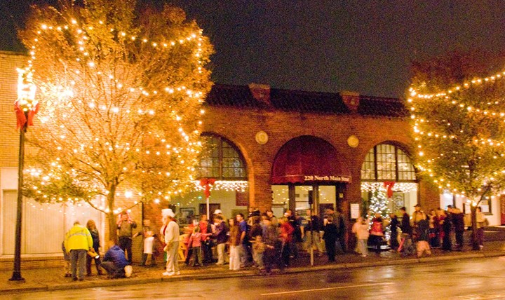 Christmas Stroll at Uptown Lexington, Lexington