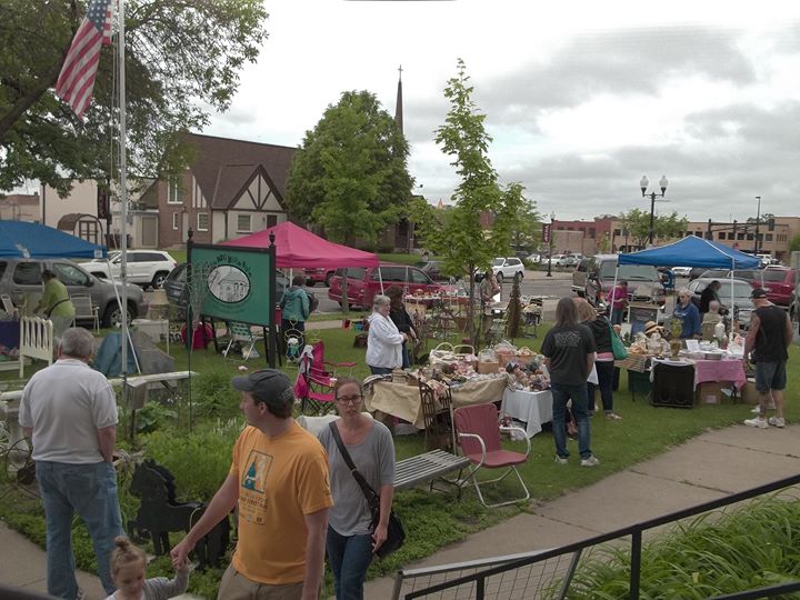 Two Rivers Vintage Outdoor Flea Market at 1900 3rd Avenue South, Anoka