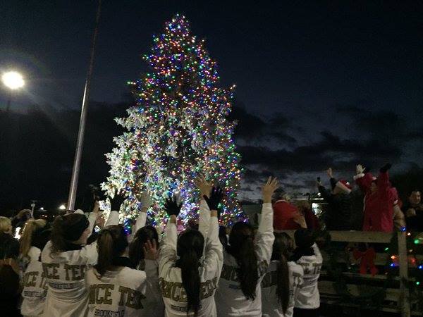 Danbury Christmas Tree Lighting at Stew Leonards, Danbury