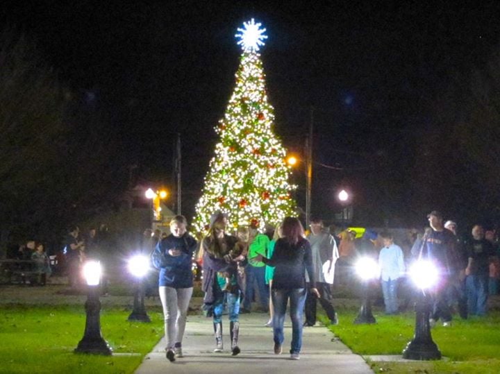 Christmas In Cullman Parade 2017 at Cullman Downtown Commercial
