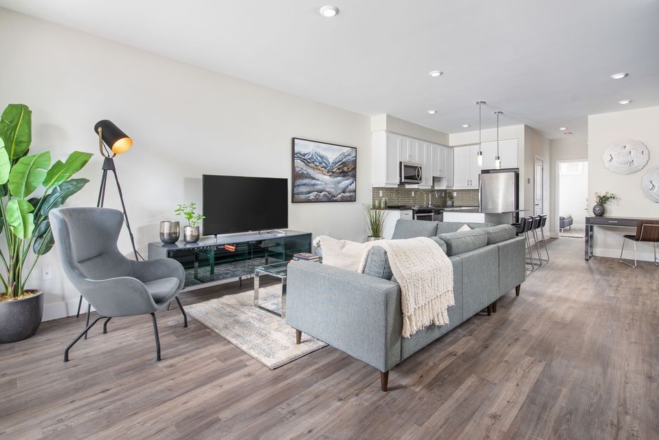 OPEN HOUSE Burlington Townhomes & Apartments Available!, 2067