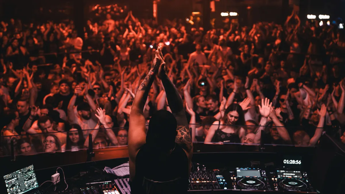 KomaCasper, OBS, CheapeX, Patz & Grimbard, ScubaPro, Mia Julia, Die Gebrüder Brett, Eastside Boyz, HouseKaspeR, Ave, Kim Noble, Felix Kröcher, Fabitekk, Tiefundton, DIA-Plattenpussys, Justin Pollnik, Die Genossen Fett, Disco Dice, Blondee in Mücheln, 5 September
