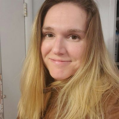 Miranda's Cakes and Confections, LLC logo