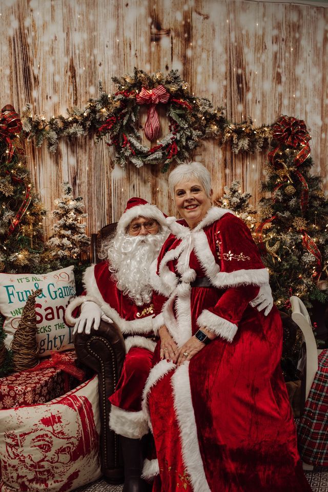Santa and Mrs Claus, Sims Furniture (Corbin, KY), December 16 2023