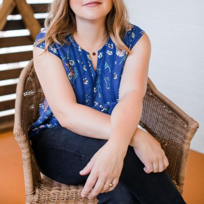 Catherine Ashe, Mom with a DVM logo