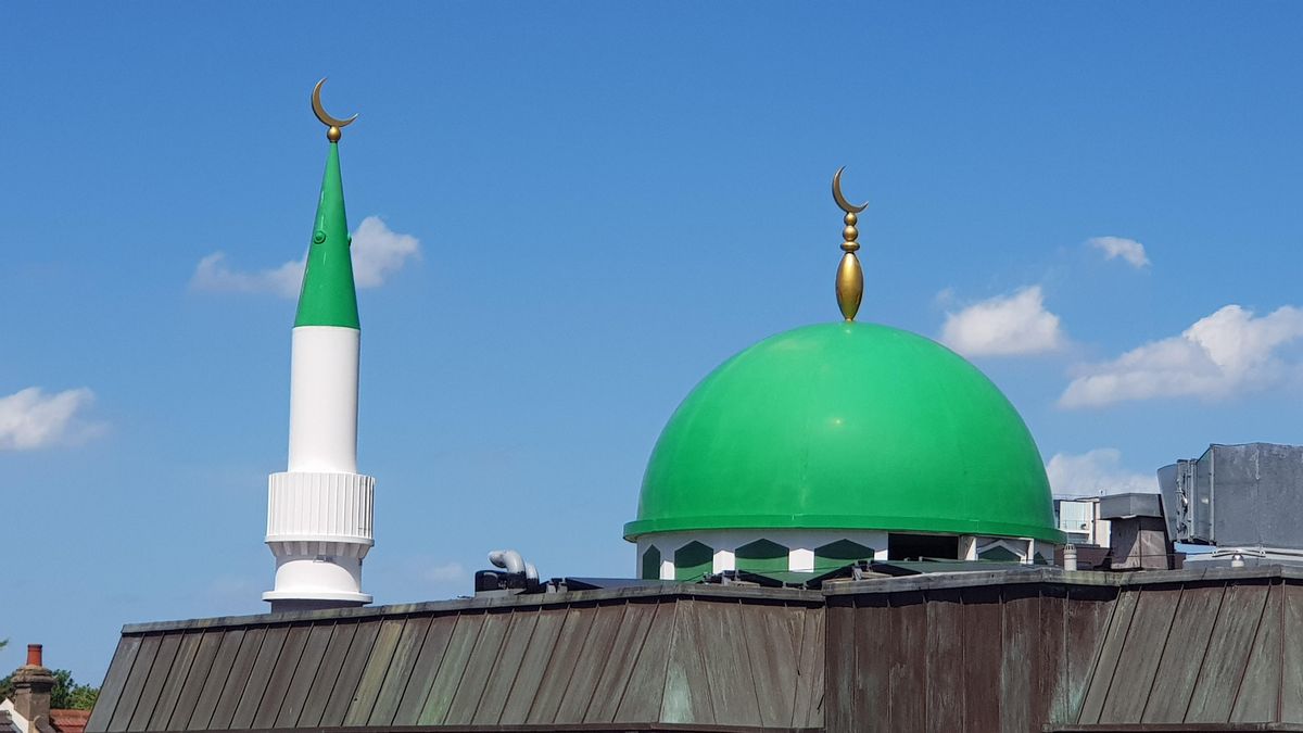 Esha Prayer Time Explained by Janab Mufti Hafiz Umer Khatab Sahib in Razvia Masjid Southampton