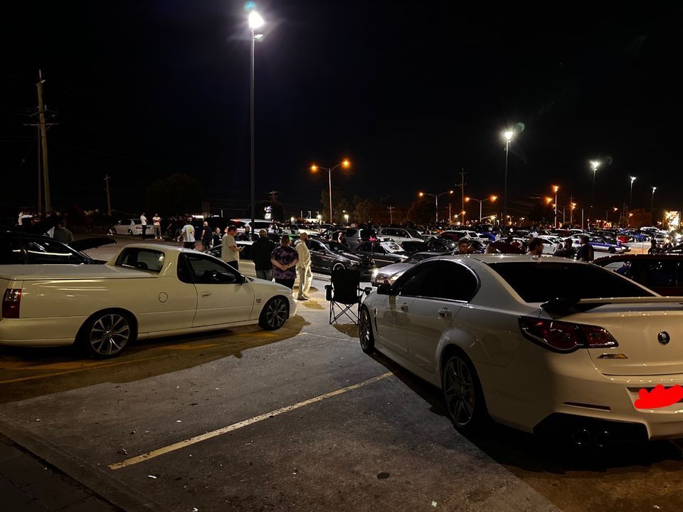 COMMODORE CLUB X COMMODORES & FORDS EASTER MEGA MEET ( ALL CARS