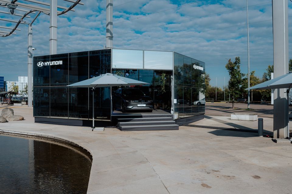 let-hyundai-power-your-world-tour-2023-regensburg-neupfarrplatz-29