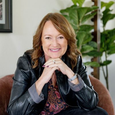 Amy Benjamin Moore logo