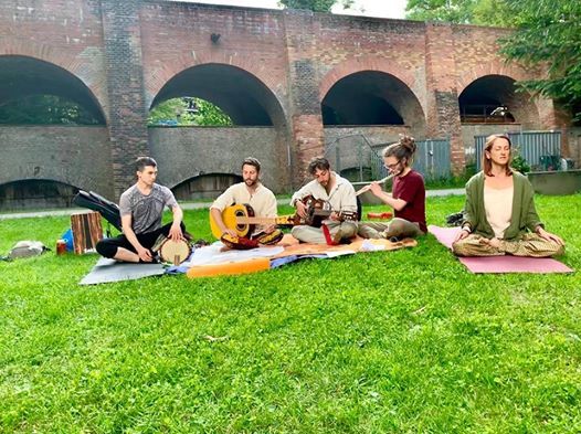 Mantra Yoga und Singkreis mit \