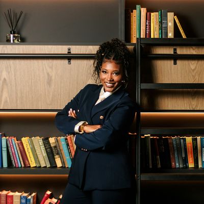 Luxury Executives logo