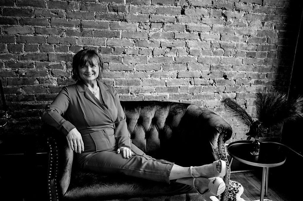 Small Group Angel Messages with Psychic Medium: Robyn Caceres, 16 December | Event in Marion | AllEvents