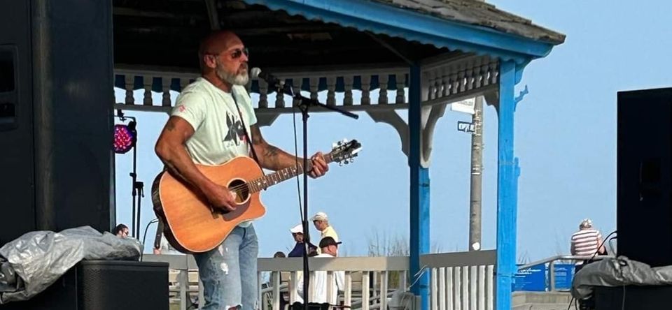 The Voice of Ventnor Rocks The Deck in Ventnor, Santucci's Original ...