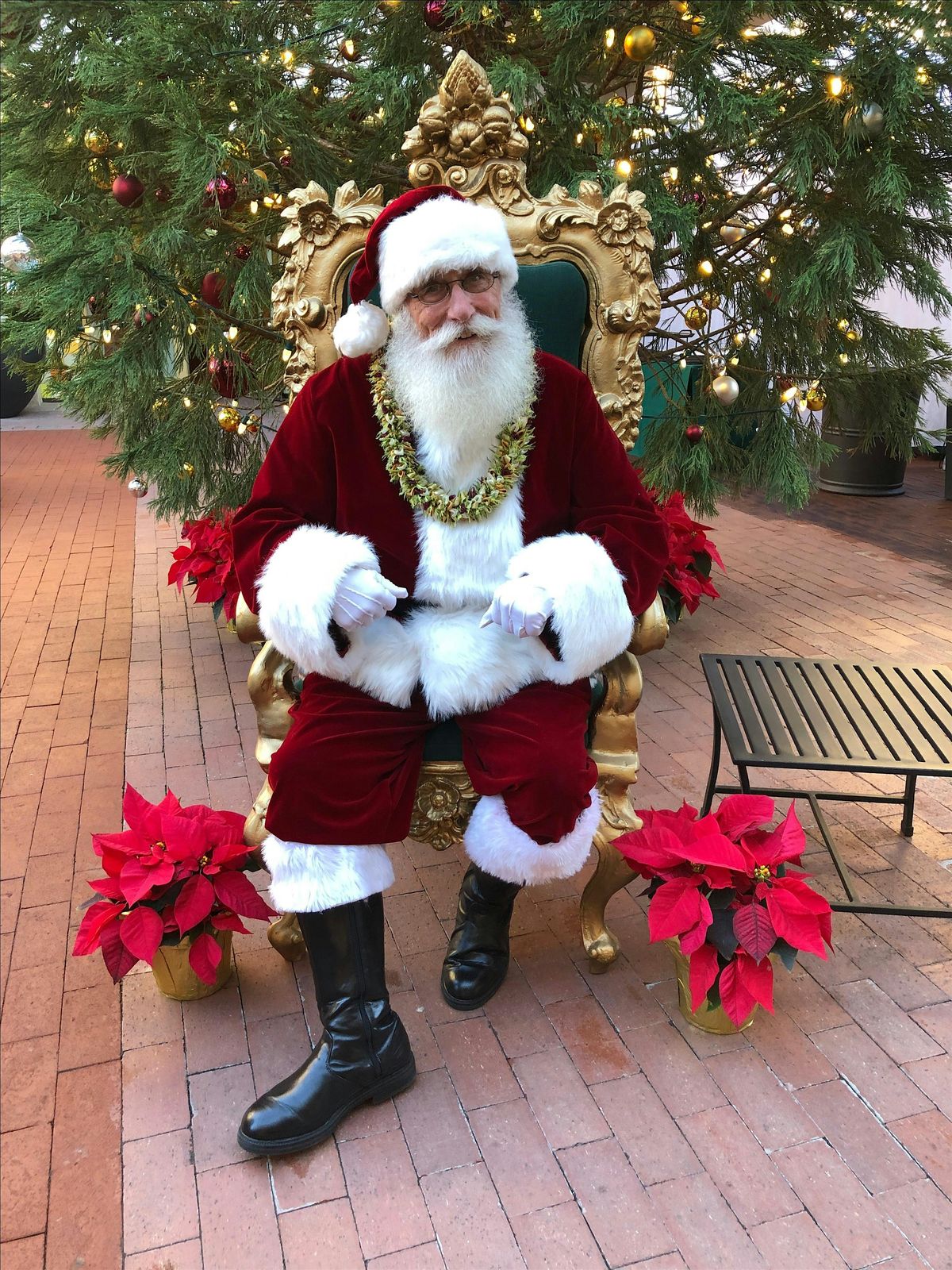 Free Event! Come Meet Santa, Pono Hawaiian Grill Sunday 12/21 From 4-5:00pm, 21 December | Event in Santa Cruz