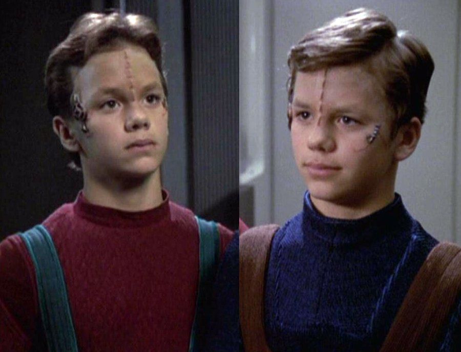 Meet the TWINS at KINGSLAND STATION!, Railway