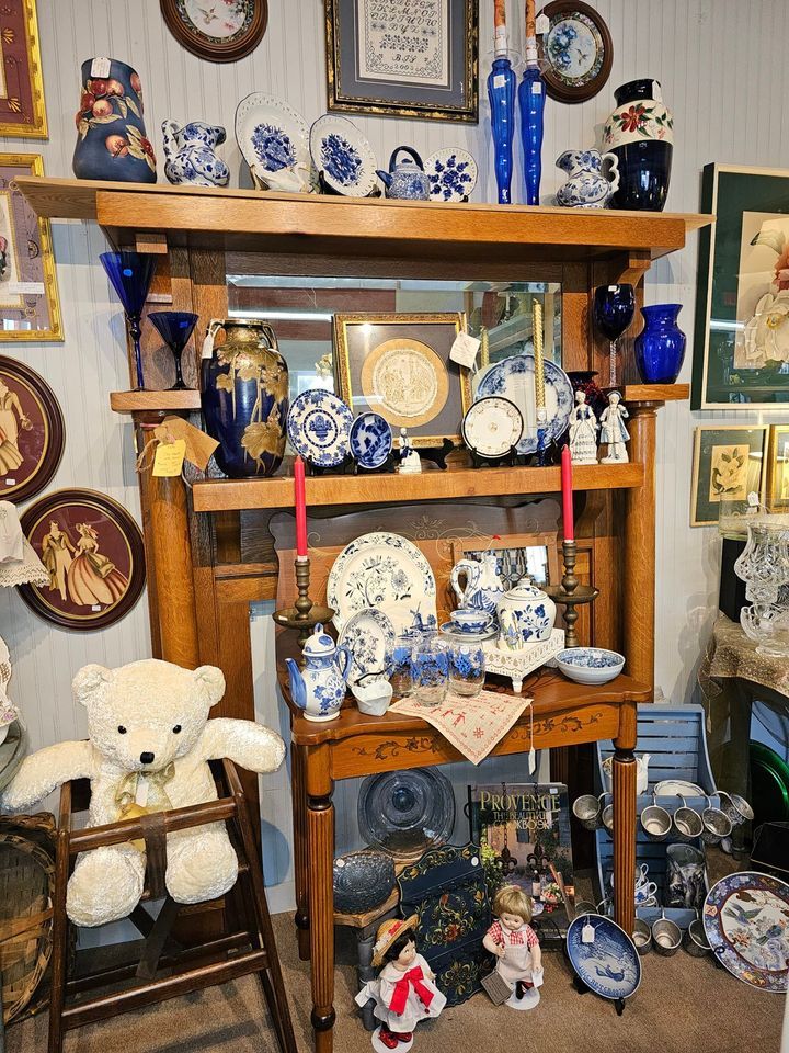 Christmas Open House, Franklin Street Relics, Natchez, November 12 2023