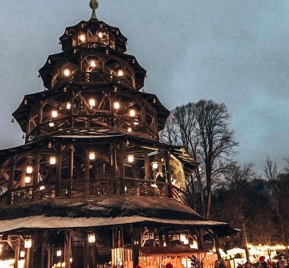 Weihnachtsmarkt am Chinesischen Turm 2023, Englischer Garten, 80539