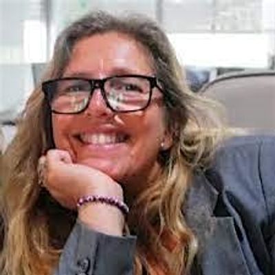 María Eva González logo