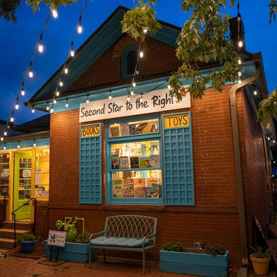 Second Star to the Right logo