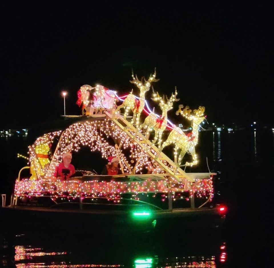 Sebring Christmas Boat Parade, Lake Jackson (Sebring, Florida), 9 ...