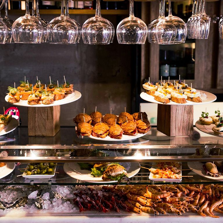 16 pinchos donostiarras + botella de vino en Sagardi en Euskal Etxea | Event in Madrid | AllEvents
