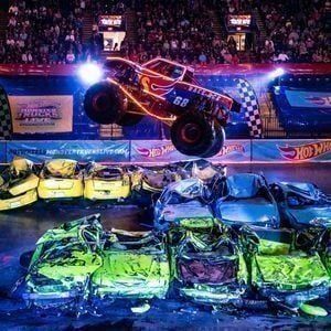 Hot Wheels Monster Trucks Live Glow-N-Fire