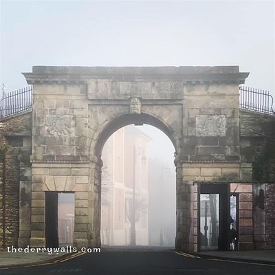The Friends of the Derry Walls logo