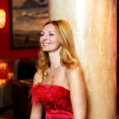 Larissa Richter, Klavierdozentin, Pianistin, Komponistin logo