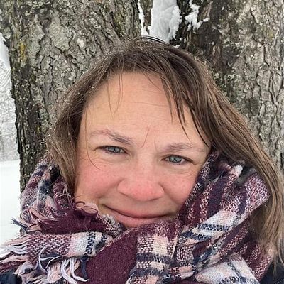 Lynda Strong