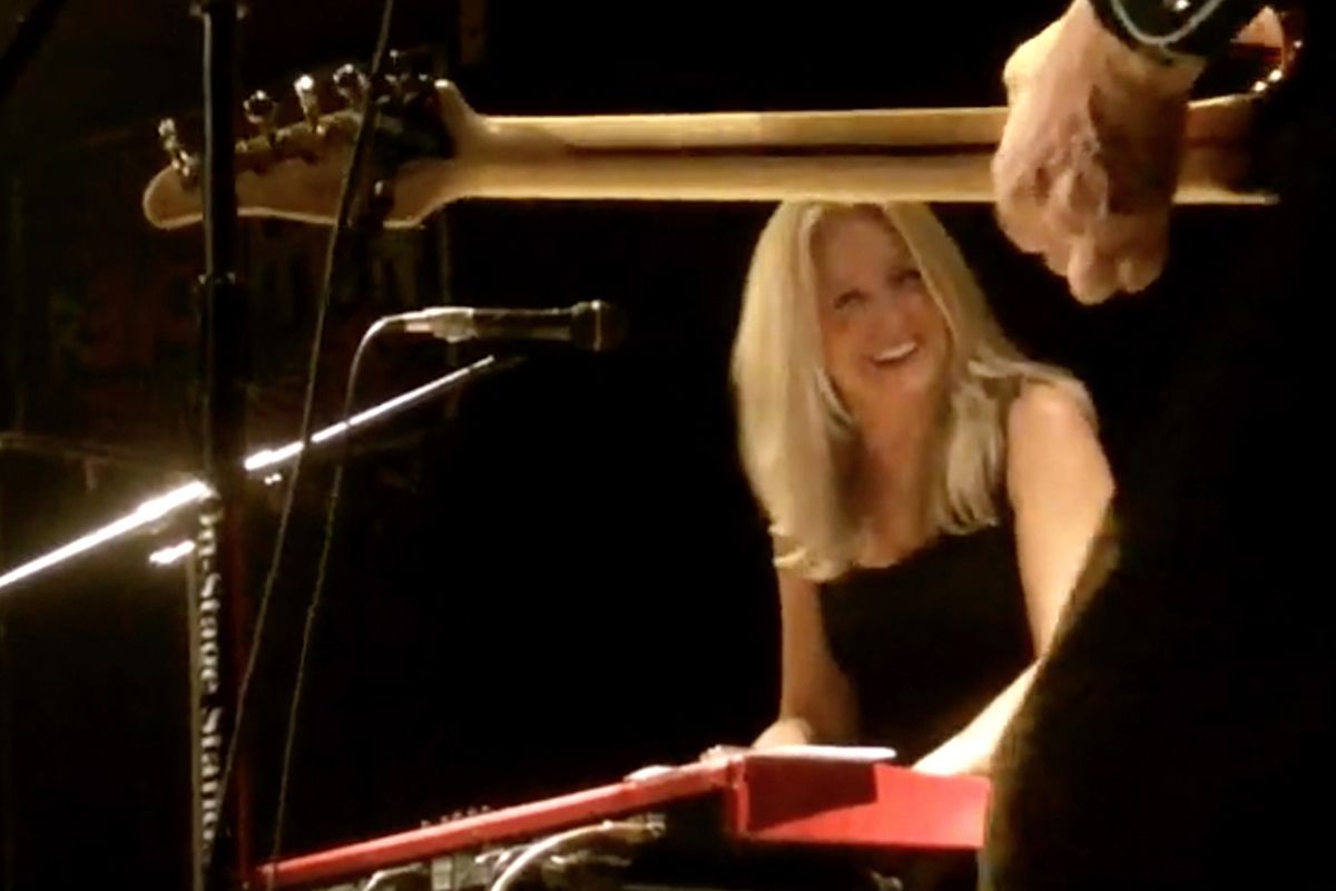 Bees Deluxe at Clarion Inn and Suites, 31 May | Event in New Hope | AllEvents