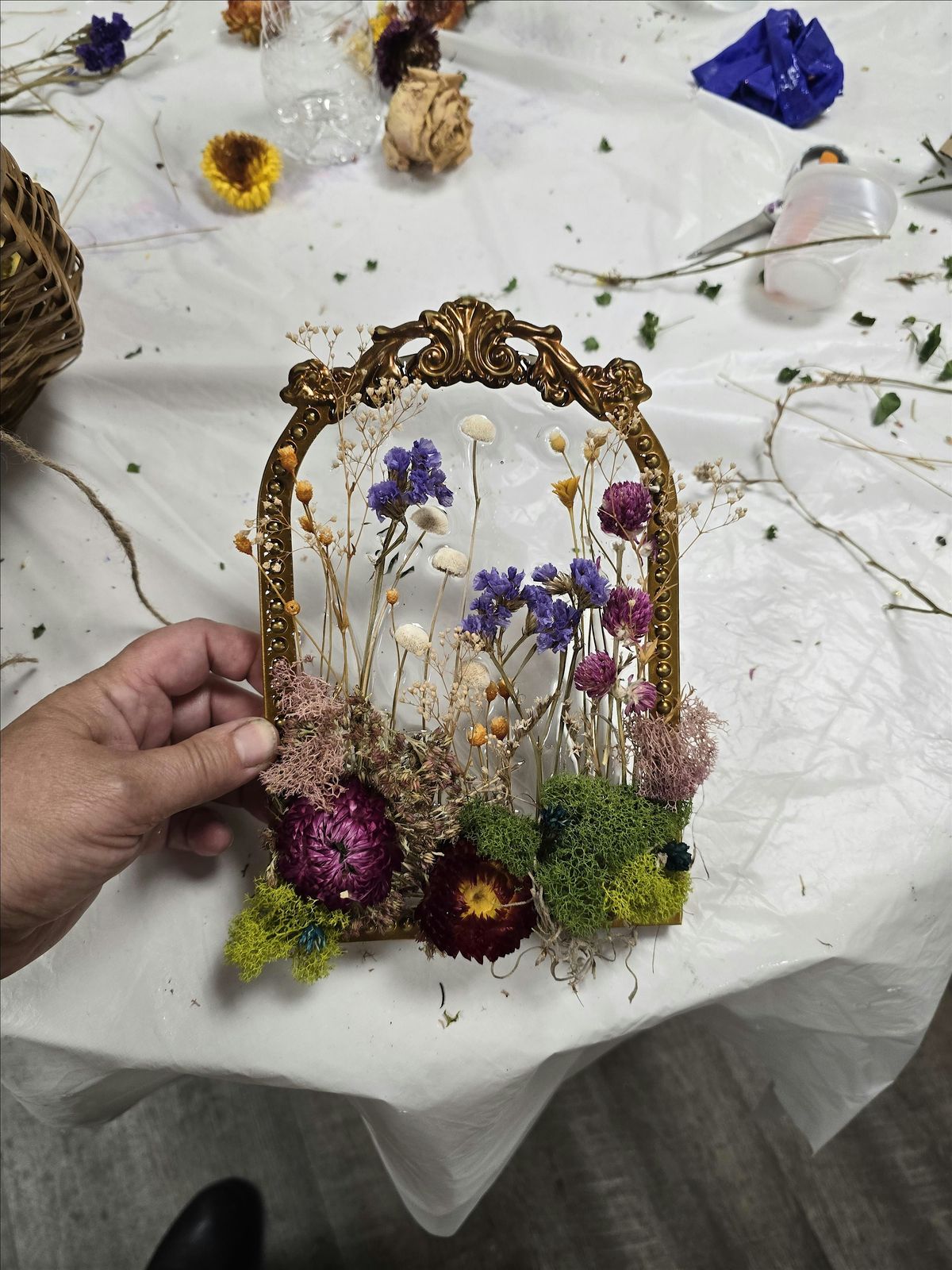 Rustic Resin art with dried flowers and moss at the Bloomin' Cottage, 14 December | Event in Phillipsburg