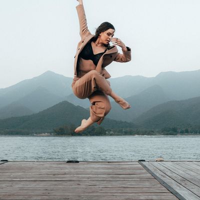 Laura Quintanilla logo