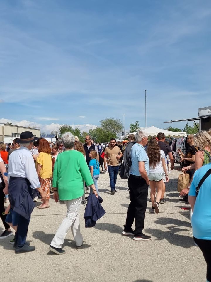Regensburger Mega-Floh SammlerJahr Foodstruckmarkt beim XXXLUTZ/HIENDL ...