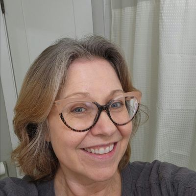 Stacy Lumbrezer logo