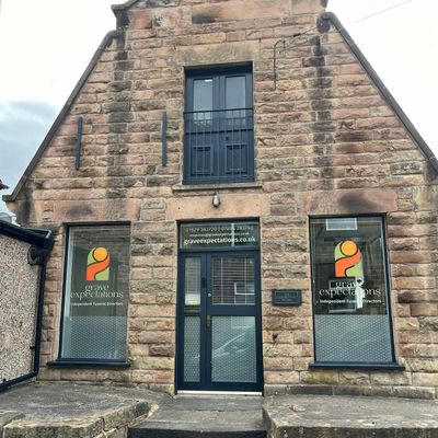 Grave Expectations logo