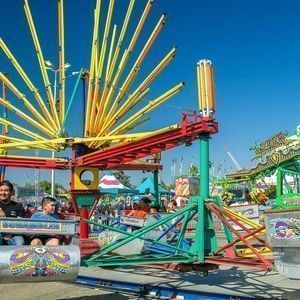 Parking Carlos Mencia