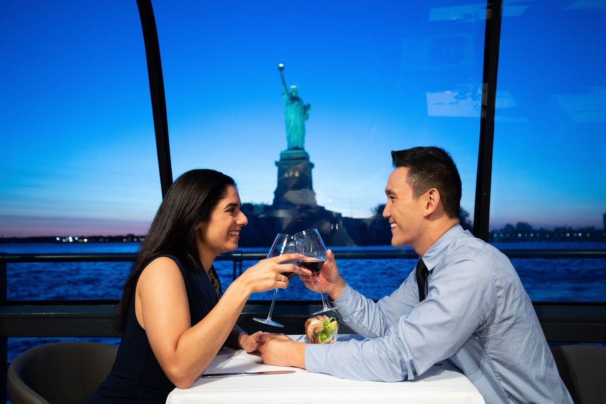 Bateaux New York Valentine's Dinner Cruise
