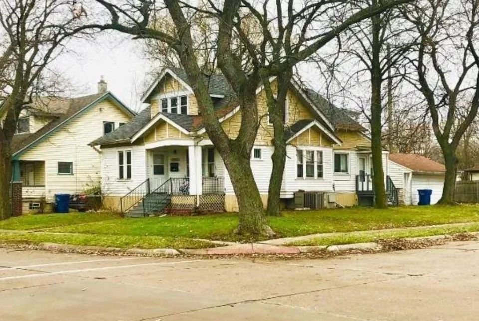 Join Us Sunday Open House for two unit Warren rentals only 1095, 8412