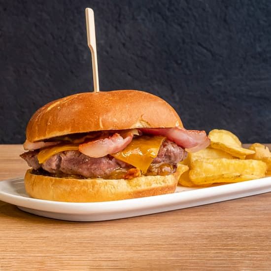 Hamburguesa, patatas fritas y bebida en Tapaloguistas, 23 May | Event in Madrid | AllEvents