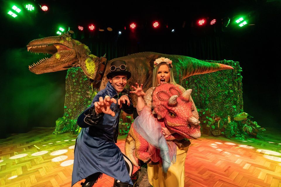 The Dino Maniacs Lets Go Time Travelling Tour, Mounties,