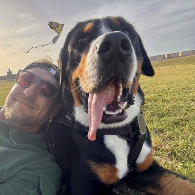 Richard Huntley logo