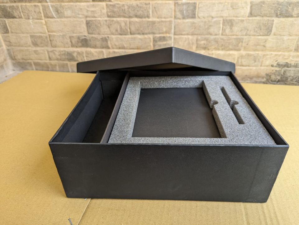 ? Elevate Your Corporate Gifting with Our Sophisticated Gift Boxes