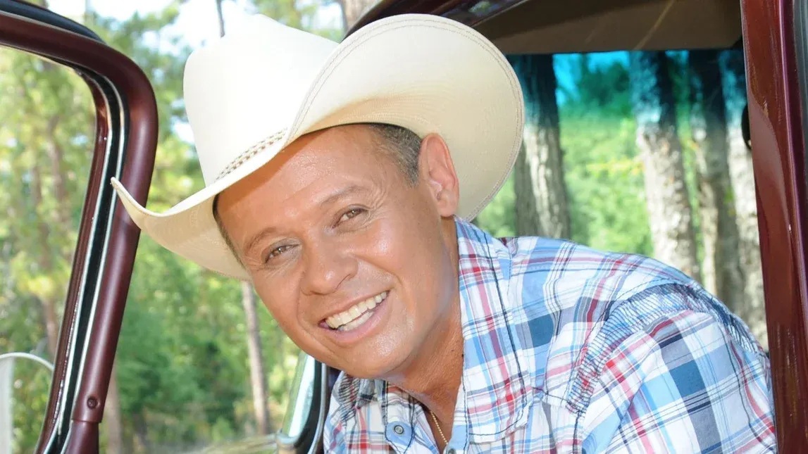 Neal McCoy, Pam Tillis in Longview, S.E. Belcher Jr. Chapel and