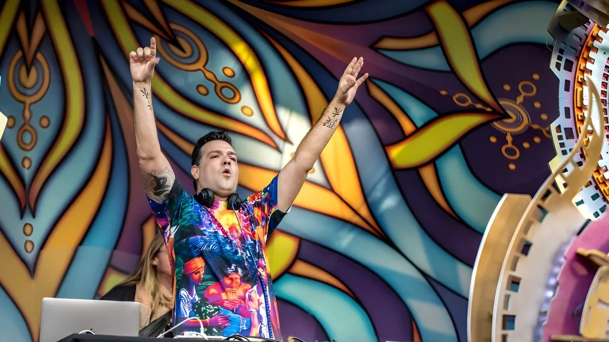 GMS, 1200 Micrograms, Dynamite, Aum Shanti, Celli, Clayton, Grant Darshan, Drip Drop, Dr Fractal, Green Nuns of the Revolution, Mekkanikka, Yabba Dabba, Neutron, Oxyflux, Tron, Trypnautic, Nikki S, Act One, Nuky, 4D, Florescence, Jimi Green, James West, James Monro, Bahar Canca, Ingrained Instincts, Bumbling Loons in Malmesbury, 11 June