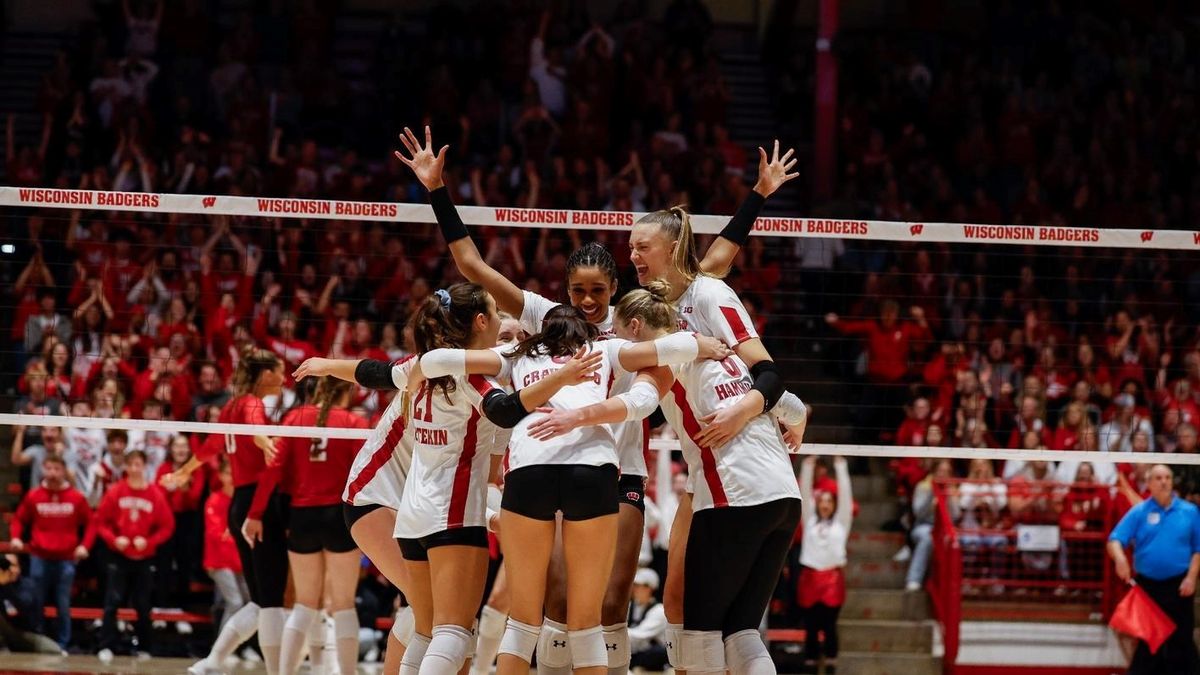 Wisconsin Badgers at Oregon Ducks Womens Volleyball at Matthew Knight Arena, 26 October | Event in Eugene