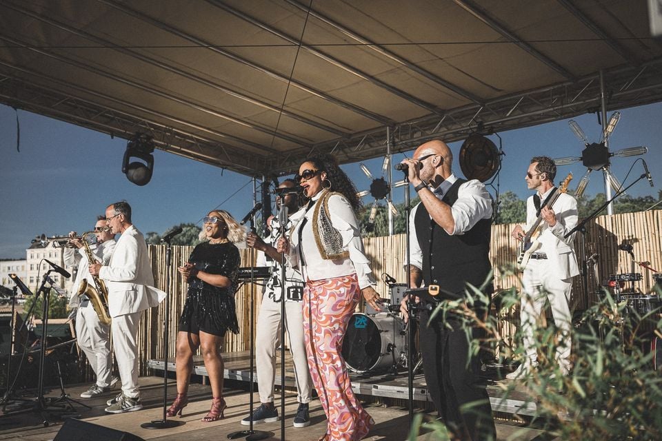 Musik am Hafen 2023 mit Max and Friends, Menzer-Werft-Platz, 21502 ...